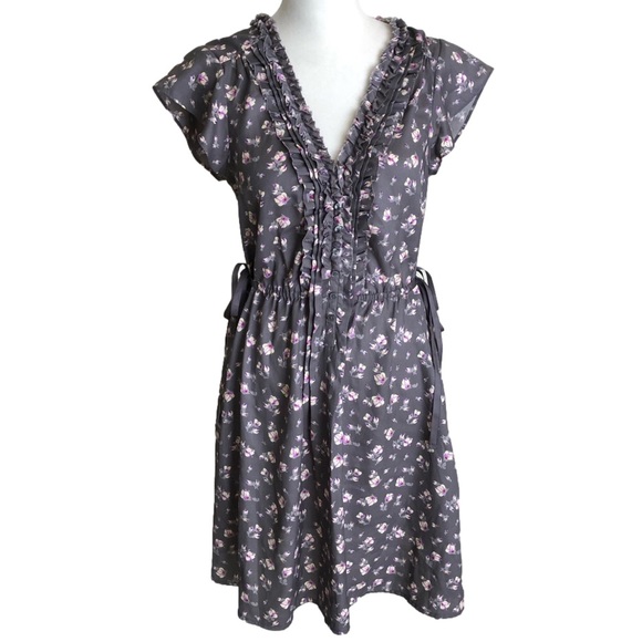 American Eagle Outfitters Dresses & Skirts - American Eagle Gray Floral Pleated Mini Ruffle V-Neck Short Sleeve Dress